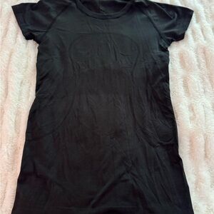 lululemon athletica Black Short Sleeve Tee